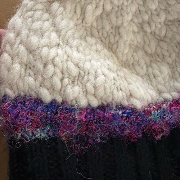 Chunky Knit Pom-Pom Hat (Toque) - Cream and Black with Fushia - Picture 4 of 10